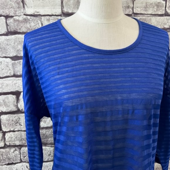 Chico's NWT Semi Sheer Blue 3/4 Sleeve Blouse Size Large - Picture 2 of 10